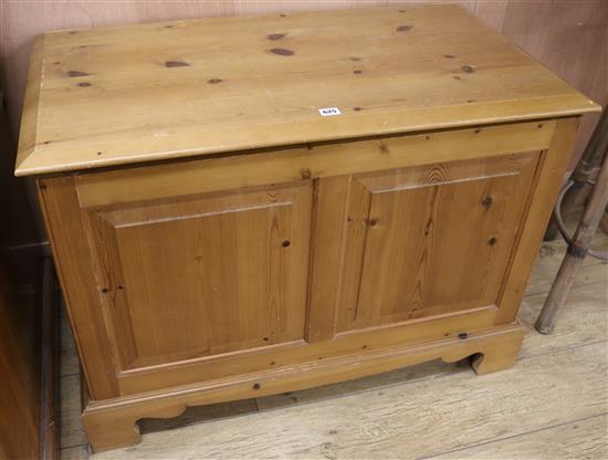 A pine blanket chest, W.97cm